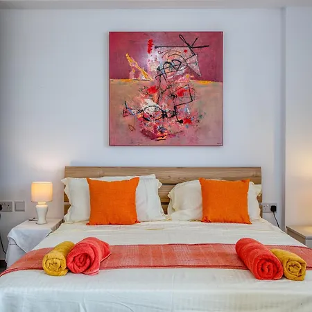 Stunning Heart Of St Julians Sleeps 4 アパート *