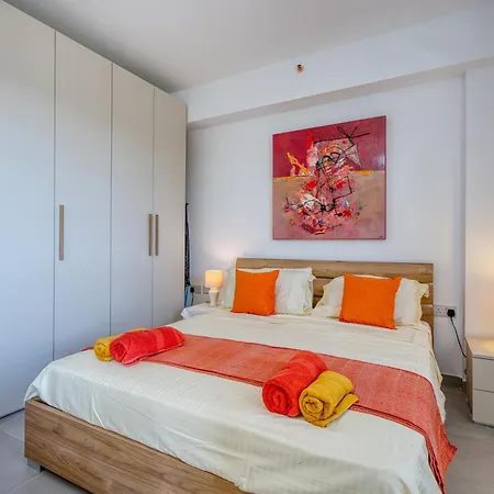 Stunning Heart Of St Julians Sleeps 4 *