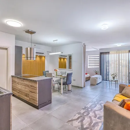 Stunning Heart Of St Julians Sleeps 4 セント・ポールズ・ベイ