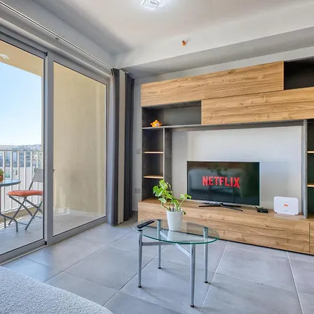Stunning Heart Of St Julians Sleeps 4 * セント・ポールズ・ベイ