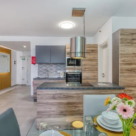 Stunning Heart Of St Julians Sleeps 4 Appartement