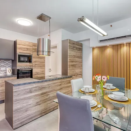 Stunning Heart Of St Julians Sleeps 4