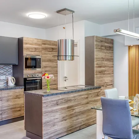 Stunning Heart Of St Julians Sleeps 4 Apartment