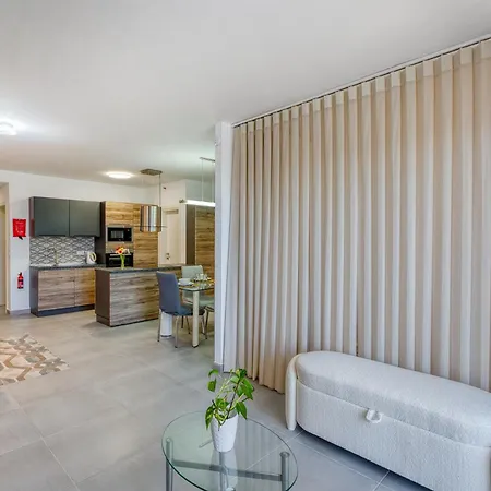 Apartment Stunning Heart Of St Julians Sleeps 4