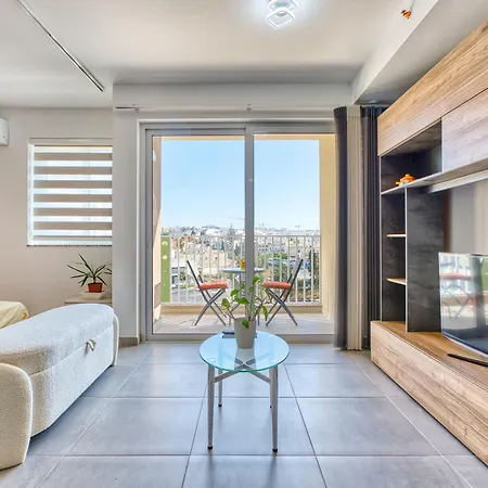 Stunning Heart Of St Julians Sleeps 4 セント・ポールズ・ベイ