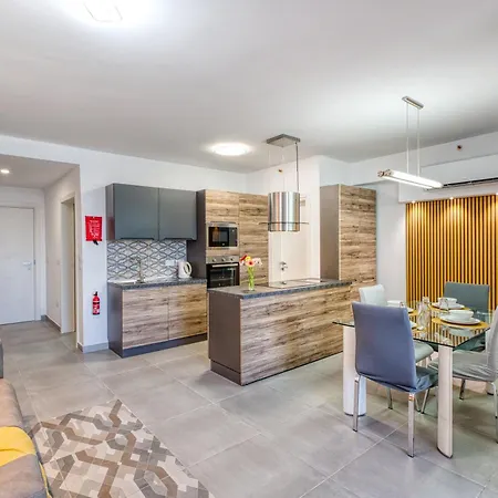 Stunning Heart Of St Julians Sleeps 4 Apartment St. Paul's Bay