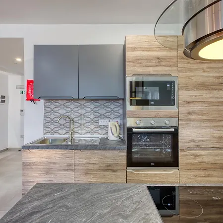 Apartment Stunning Heart Of St Julians Sleeps 4 *