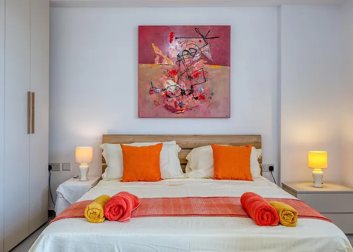 Stunning Heart Of St Julians Sleeps 4 Appartement *