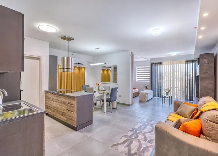 Stunning Heart Of St Julians Sleeps 4 San Pawl il-Baħar