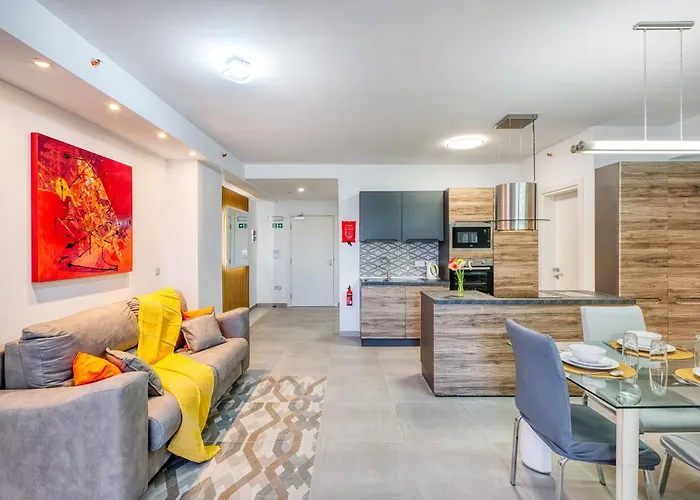 Stunning Heart Of St Julians Sleeps 4 San Pawl il-Baħar