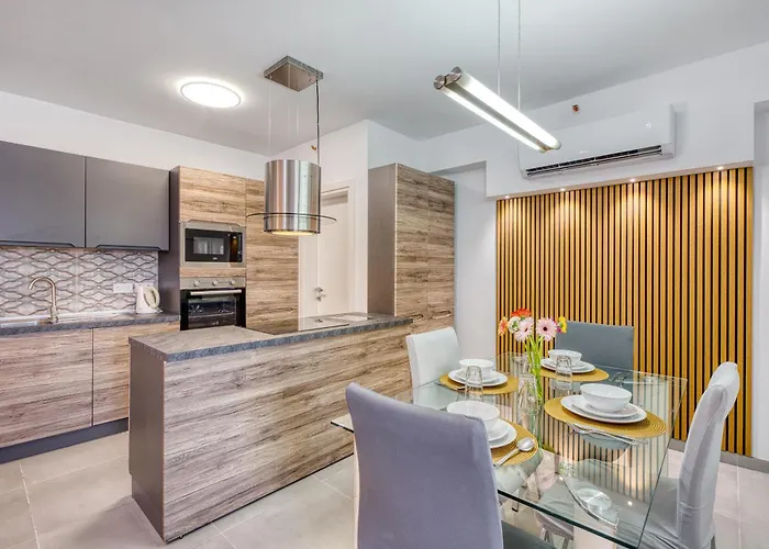 Stunning Heart Of St Julians Sleeps 4