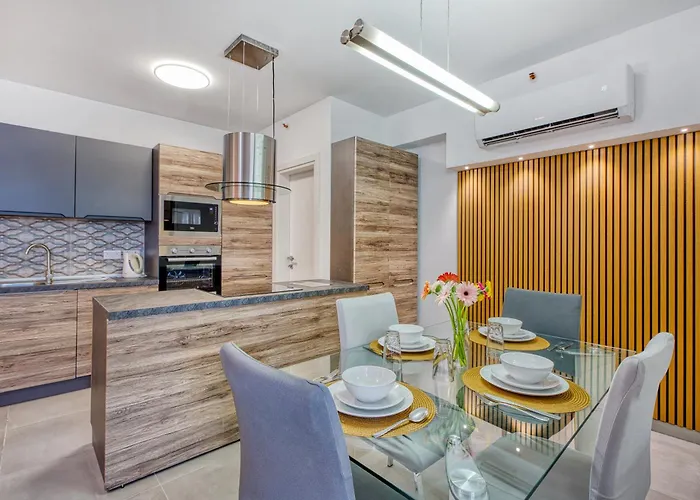 Stunning Heart Of St Julians Sleeps 4 Appartement *