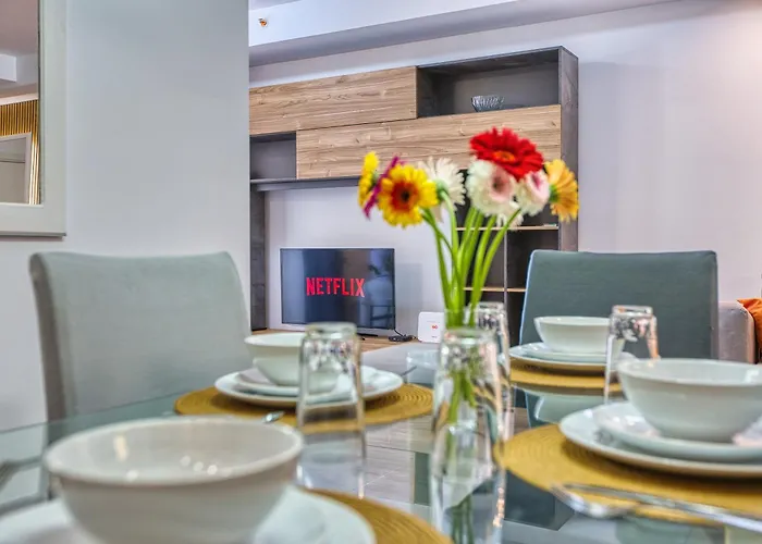 Stunning Heart Of St Julians Sleeps 4 *