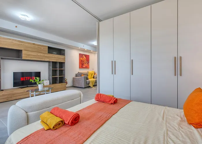 Stunning Heart Of St Julians Sleeps 4 San Pawl il-Baħar